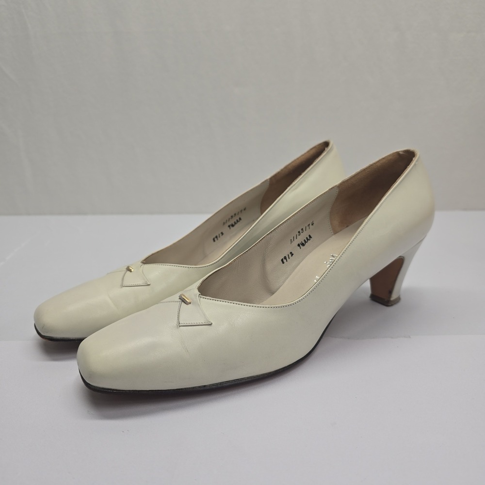 Vintage Howard Fox Huggins Cream Leather Pumps Square Toe Kitten Heels 9.5 AAA